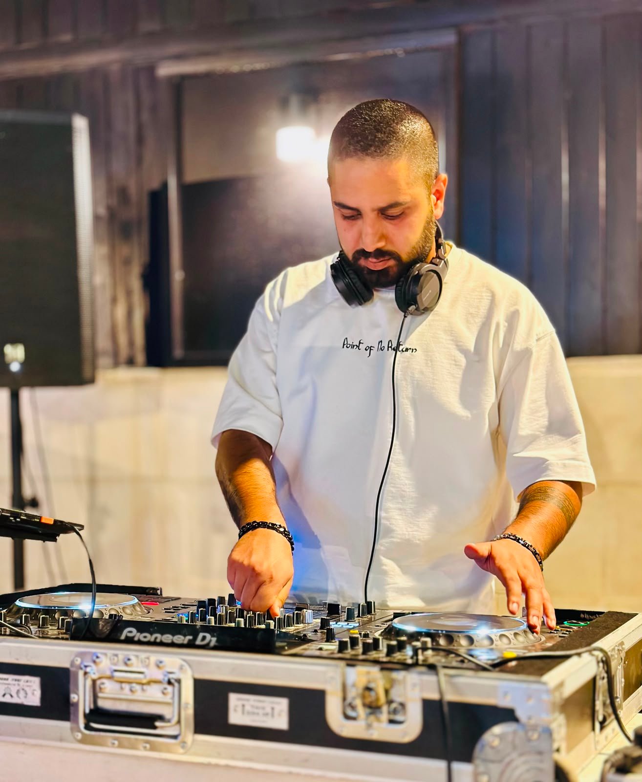 FEDZZ — Booking & Direct Contact